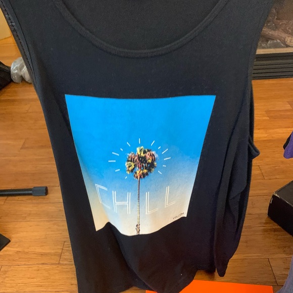Volcom Tank Top - Picture 2 of 3